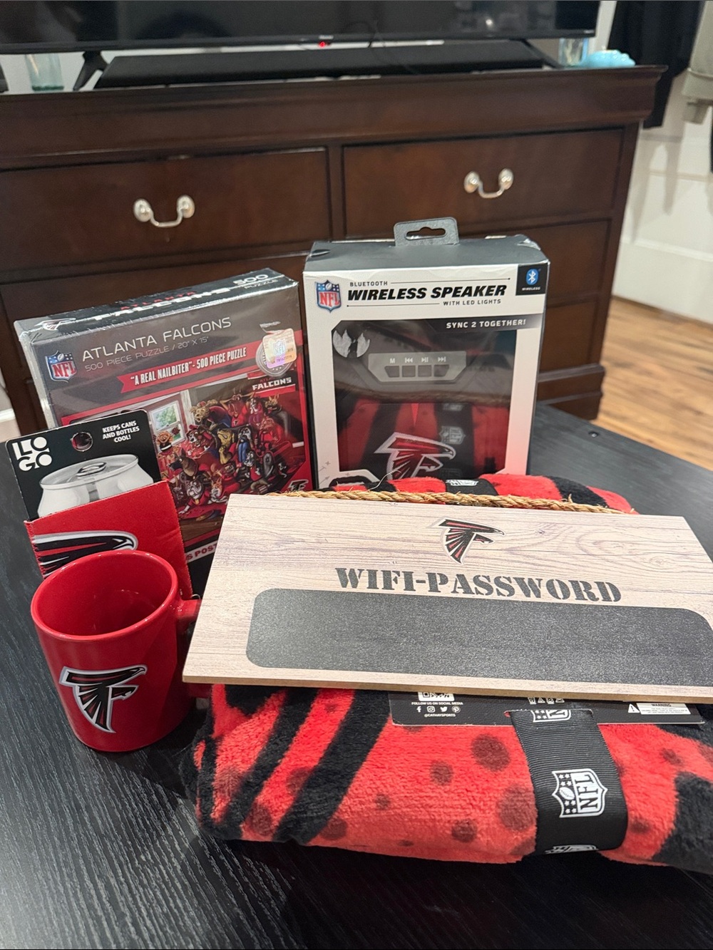 Atlanta Falcons Fan Gift Set - Red & Black